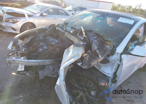 2025 Tesla Model Y Long Range Dual Motor All-Wheel Drive z USA, uszkodzony, nr VIN 7SAYGDED0SF222885